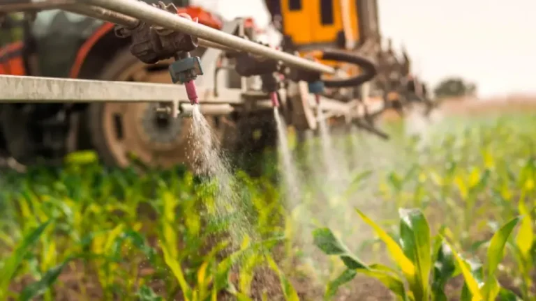 O que são adjuvantes e como eles aumentam a eficiência dos defensivos agrícolas